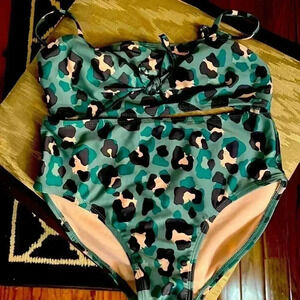 GIRLS SWIMSUIT SIZE 10/12 EUC